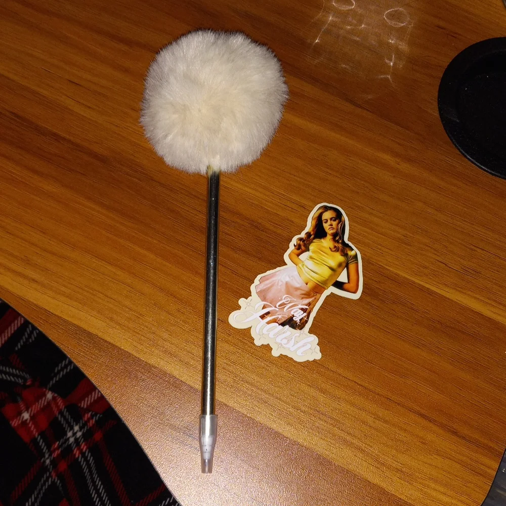 CLUELESS STICKER & BEIGE FAUX FUR METALLIC GOLD BLUE INK PEN - Picture 3 of 4